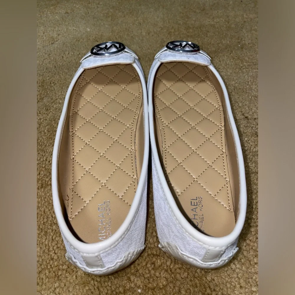 MICHAEL MICHAEL KORS WITHE FLATS. - Picture 11 of 16